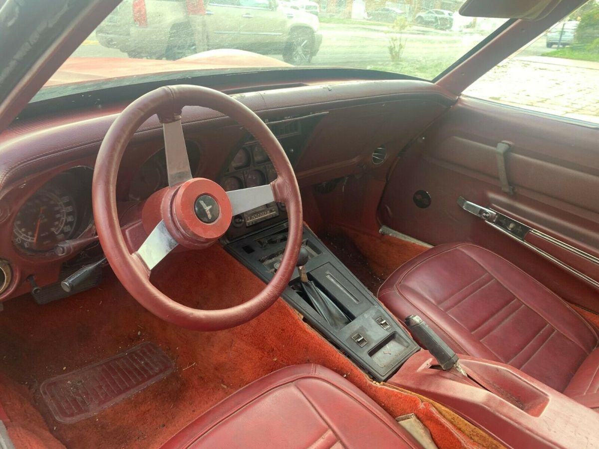 1975 Red Chevrolet Corvette