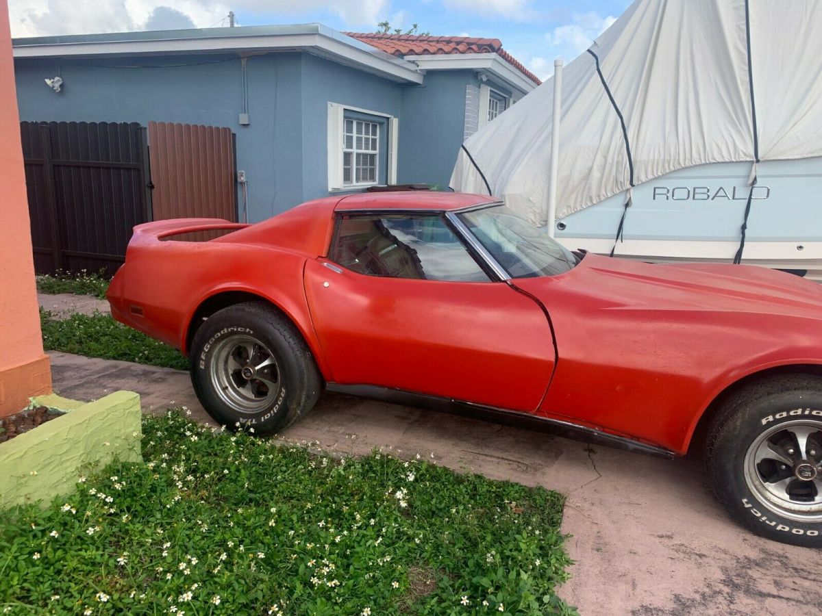 1975 Red Chevrolet Corvette