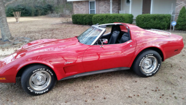 1975 Red Chevrolet Corvette Coupe