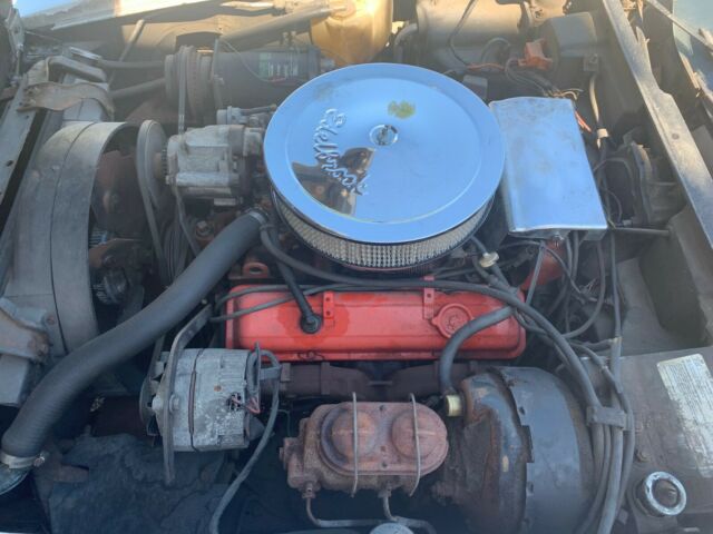 1975 White Chevrolet Corvette Coupe
