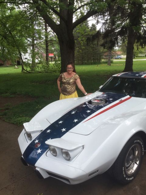 1975 White with red and blue stripes. White stars on blue. Chevrolet Corvette Coupe