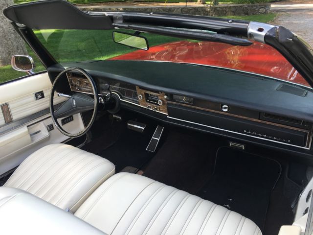 1975 Red Oldsmobile Eighty-Eight Convertible
