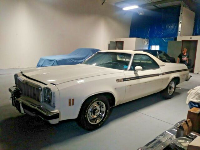 1975 White Chevrolet El Camino 2 door pick up