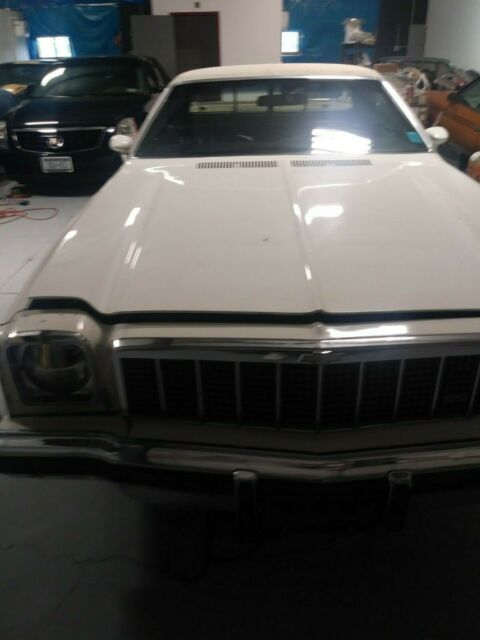 1975 White Chevrolet El Camino 2 door pick up