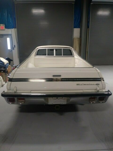 1975 White Chevrolet El Camino 2 door pick up