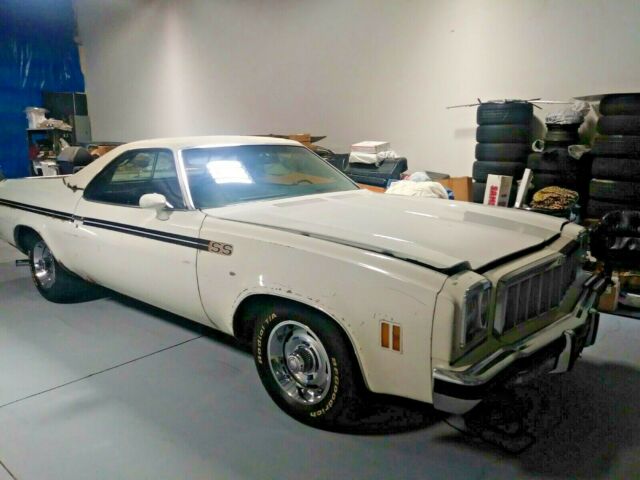 1975 White Chevrolet El Camino 2 door pick up