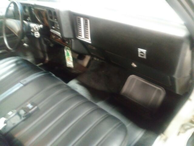 1975 White Chevrolet El Camino 2 door pick up