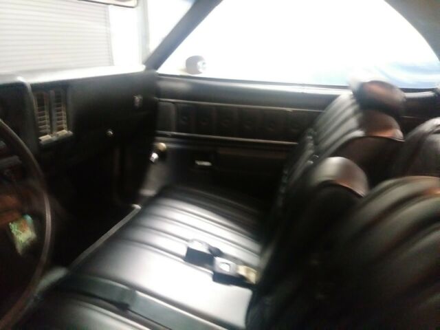 1975 White Chevrolet El Camino 2 door pick up