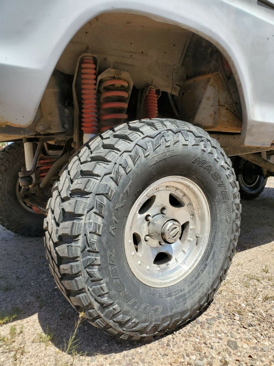 1975 Ford F-100 Standard Cab Pickup