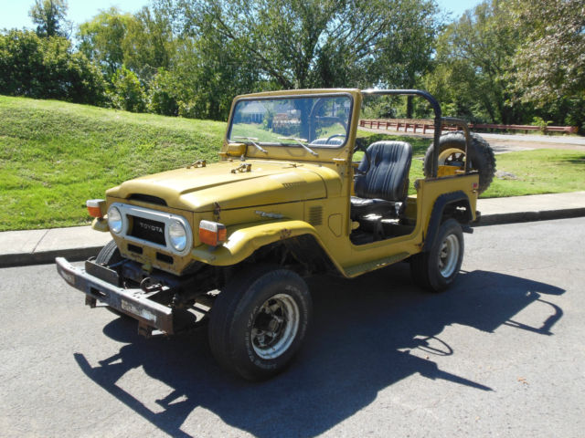 1975 Yellow Toyota Land Cruiser SUV
