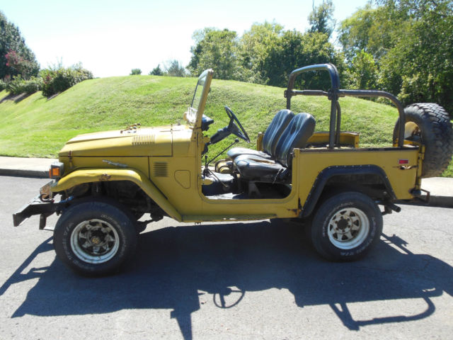 1975 Yellow Toyota Land Cruiser SUV
