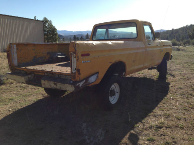 1975 Yellow Ford F-250