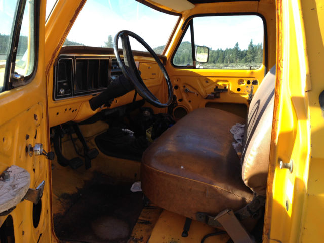 1975 Yellow Ford F-250