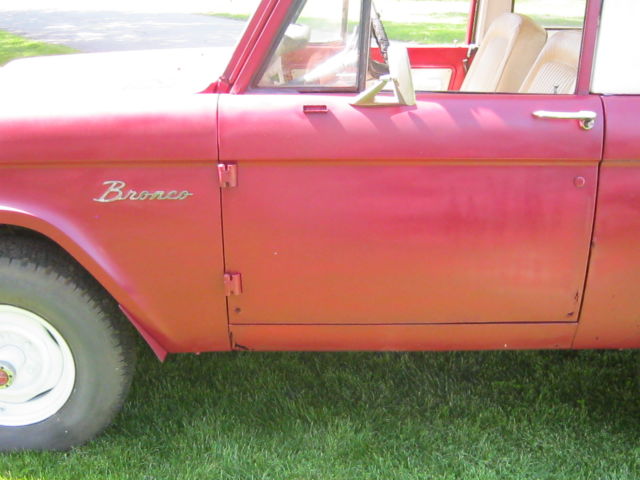 1975 Red Ford Bronco