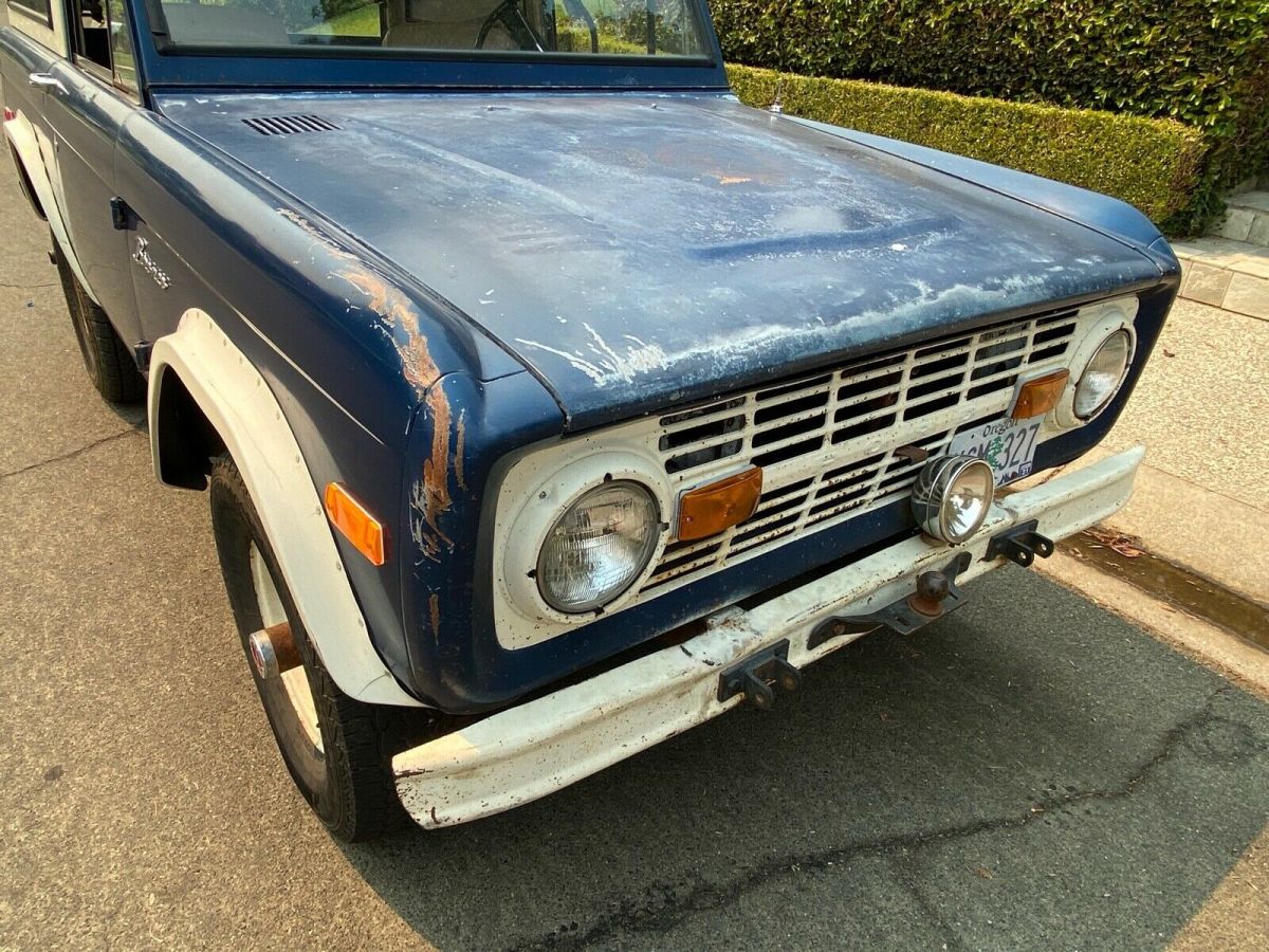 1975 Blue Ford Bronco SUV