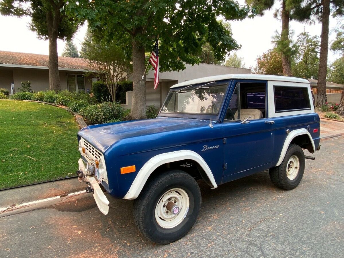 1975 Blue Ford Bronco SUV