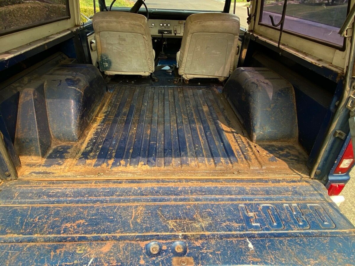1975 Blue Ford Bronco SUV
