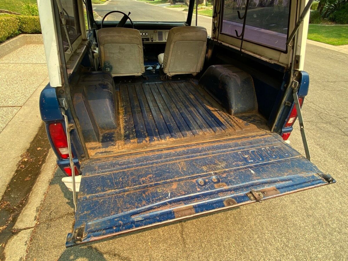 1975 Blue Ford Bronco SUV