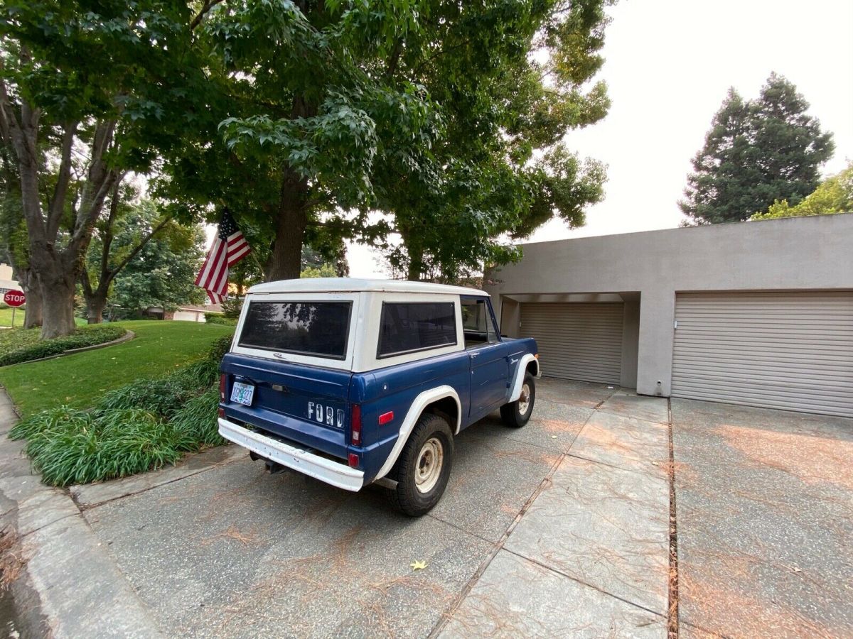 1975 Blue Ford Bronco SUV