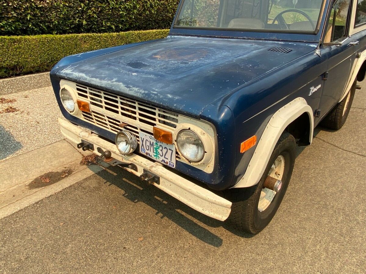 1975 Blue Ford Bronco SUV
