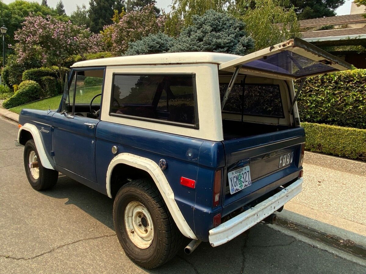 1975 Blue Ford Bronco SUV