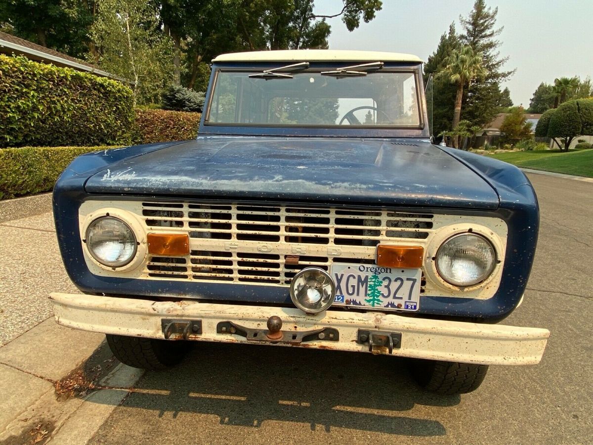 1975 Blue Ford Bronco SUV