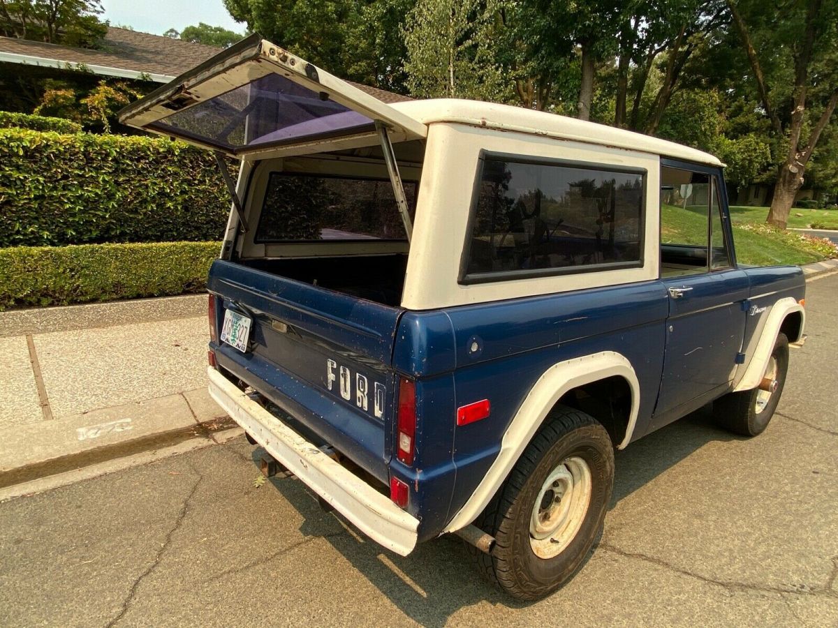1975 Blue Ford Bronco SUV