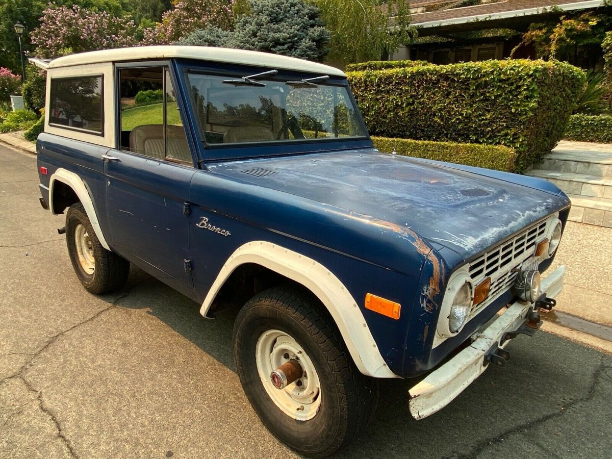 1975 Blue Ford Bronco SUV