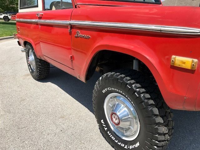 1975 Red Ford Bronco SUV