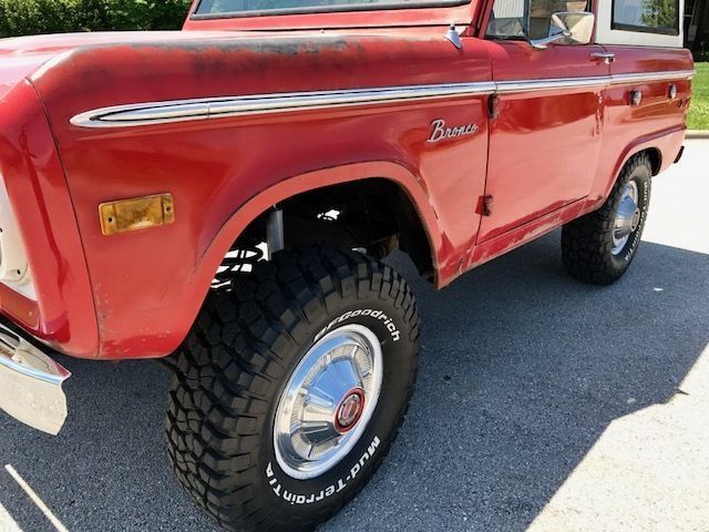 1975 Red Ford Bronco SUV