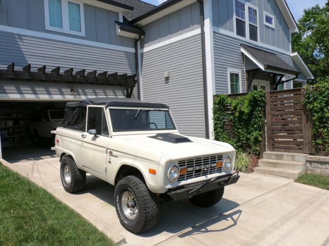 1975 White Ford Bronco SUV