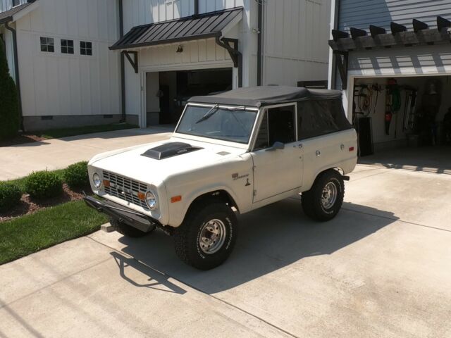 1975 White Ford Bronco SUV