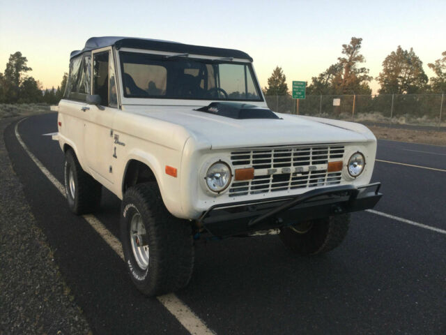 1975 White Ford Bronco SUV