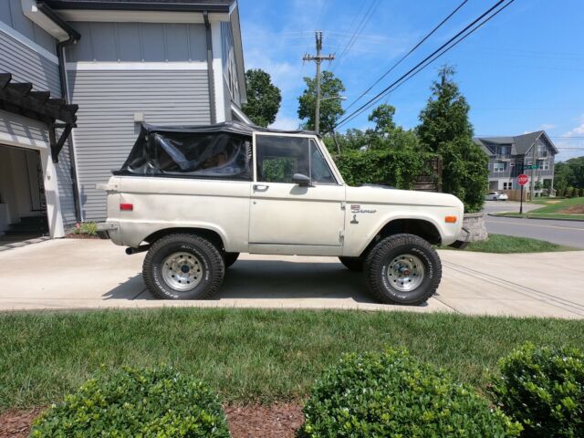1975 White Ford Bronco SUV