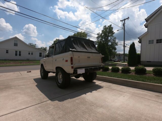 1975 White Ford Bronco SUV