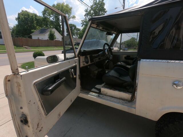 1975 White Ford Bronco SUV