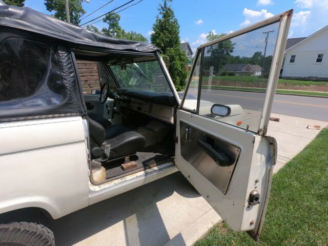 1975 White Ford Bronco SUV