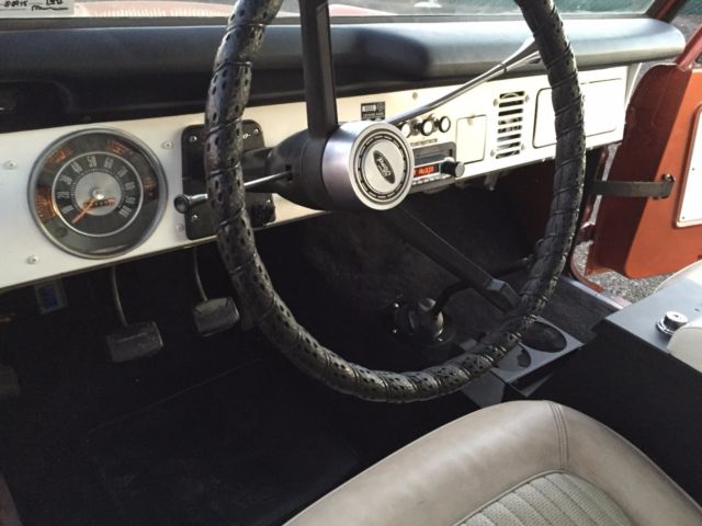 1975 Brown Ford Bronco SUV