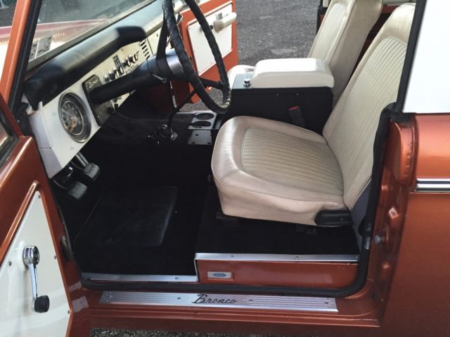 1975 Brown Ford Bronco SUV