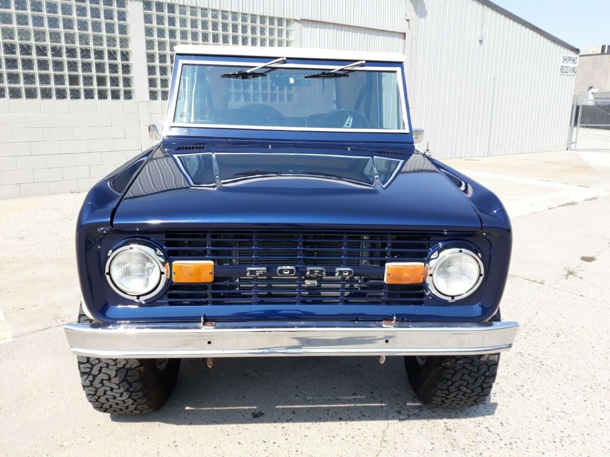 1975 Blue Ford Bronco SUV
