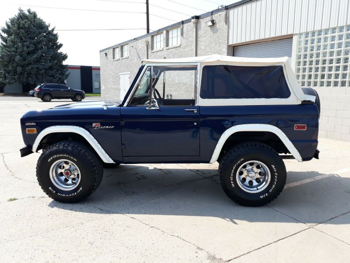 1975 Blue Ford Bronco SUV