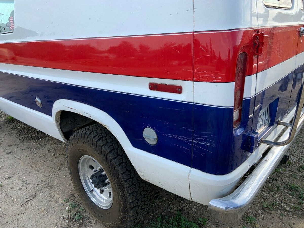1975 White Ford E-Series Van Extended Passenger Van