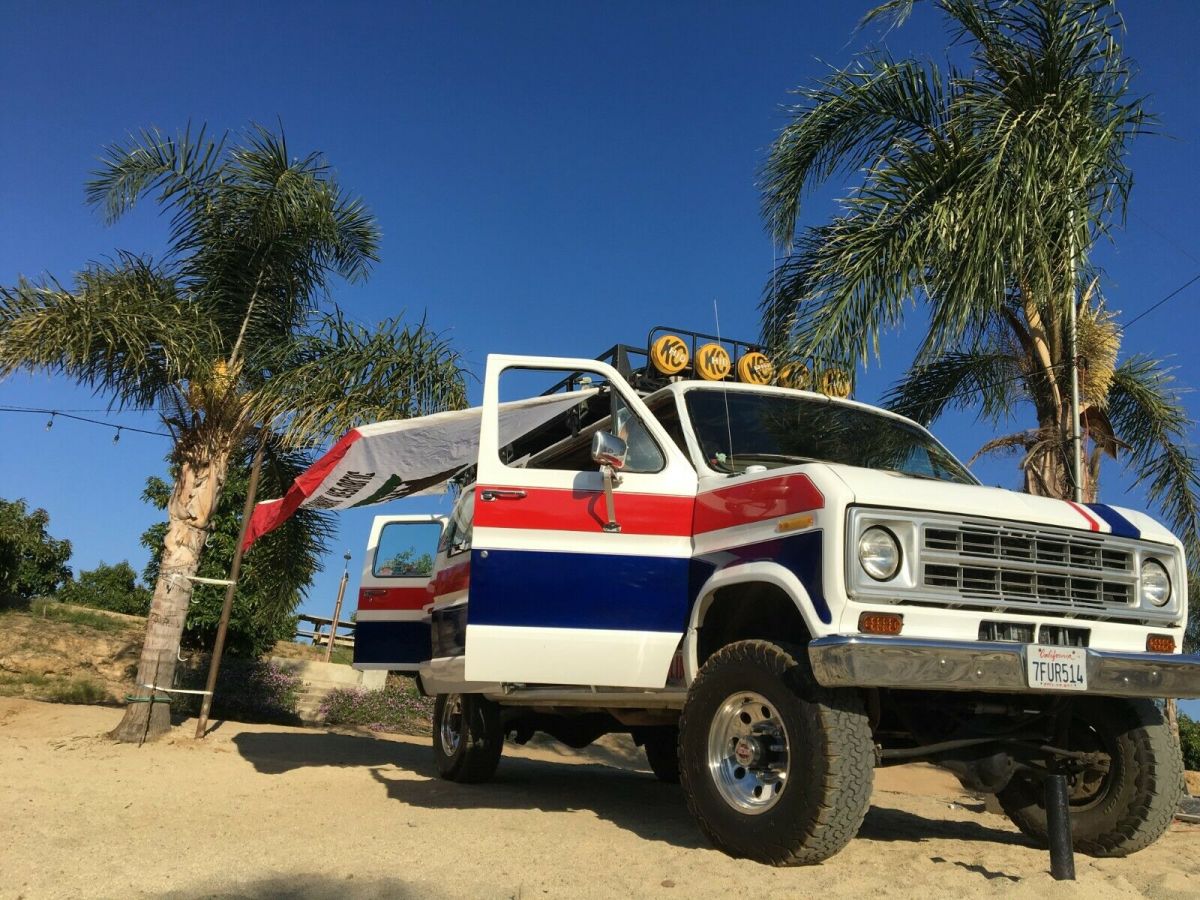 1975 White Ford E-Series Van Extended Passenger Van