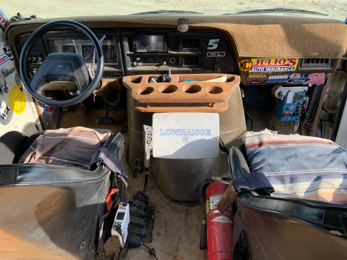 1975 White Ford E-Series Van Extended Passenger Van