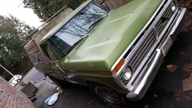 1975 Green Ford F-100 Standard Cab Pickup