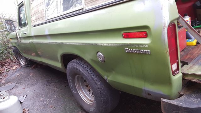1975 Green Ford F-100 Standard Cab Pickup