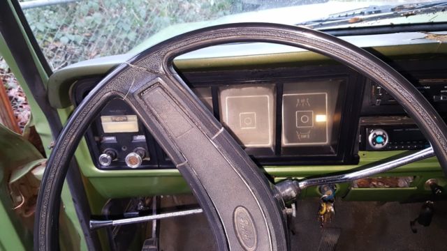 1975 Green Ford F-100 Standard Cab Pickup