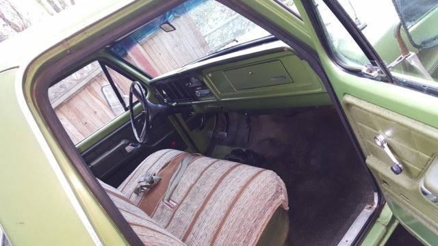 1975 Green Ford F-100 Standard Cab Pickup