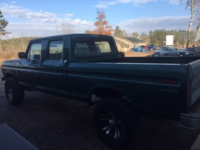 1975 Green Ford F-250 Crew Cab Pickup