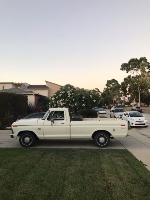 1975 White Ford F-100